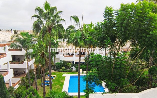 Resale - Apartment - Estepona - Selwo