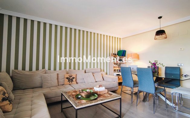 Resale - Apartment - Estepona - Selwo
