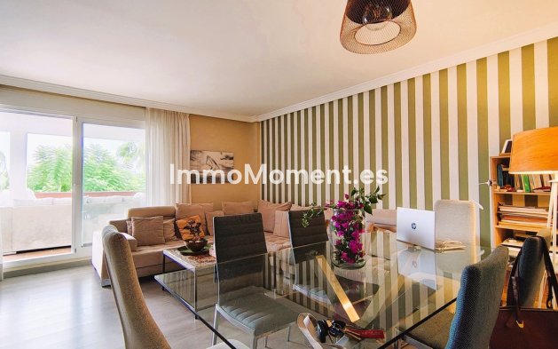 Resale - Apartment - Estepona - Selwo