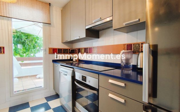 Resale - Apartment - Estepona - Selwo