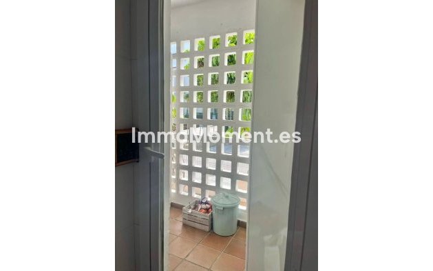 Resale - Apartment - Estepona - Selwo