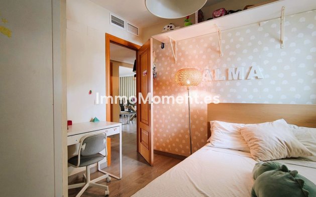 Resale - Apartment - Estepona - Selwo