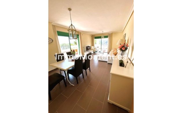 Resale - Apartment - Estepona - Selwo