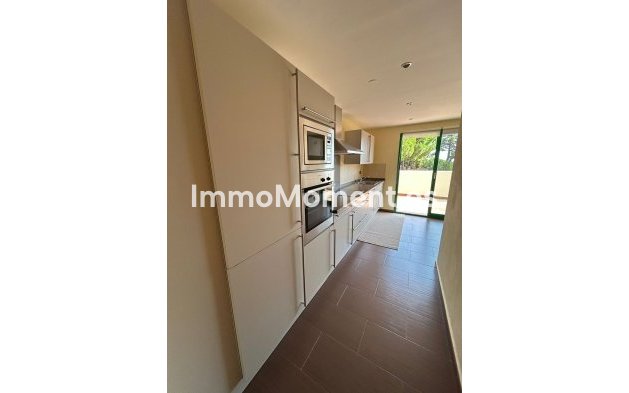 Resale - Apartment - Estepona - Selwo