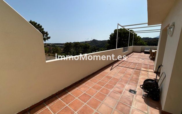 Resale - Apartment - Estepona - Selwo