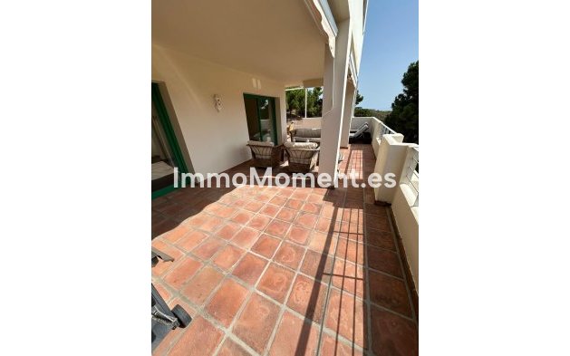 Resale - Apartment - Estepona - Selwo