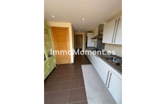 Resale - Apartment - Estepona - Selwo