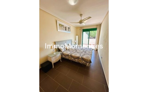 Resale - Apartment - Estepona - Selwo