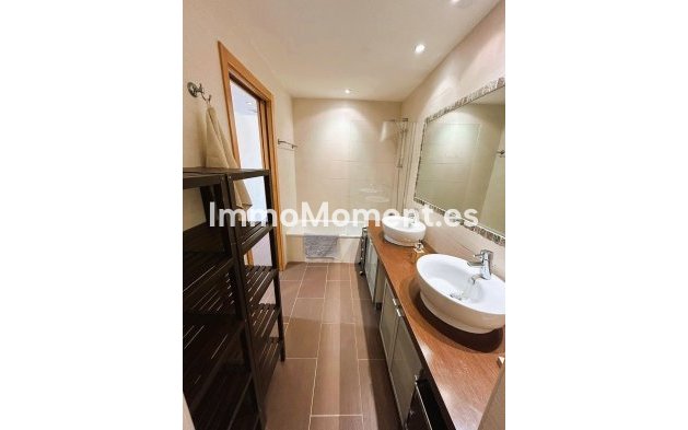 Resale - Apartment - Estepona - Selwo