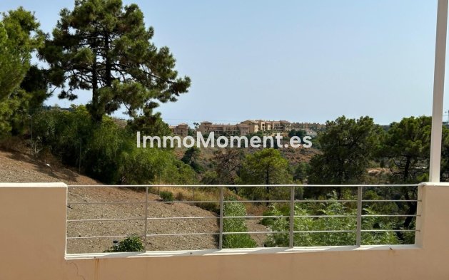 Resale - Apartment - Estepona - Selwo
