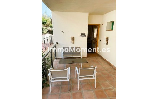 Resale - Apartment - Estepona - Selwo