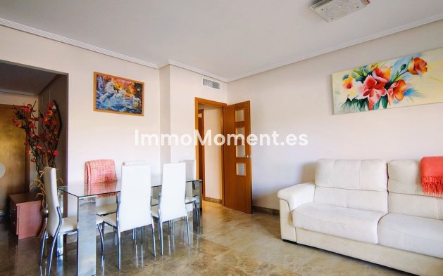 Resale - Apartment - Estepona - Selwo