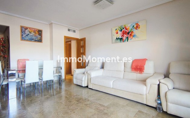 Resale - Apartment - Estepona - Selwo