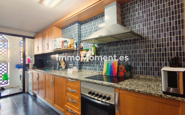 Resale - Apartment - Estepona - Selwo