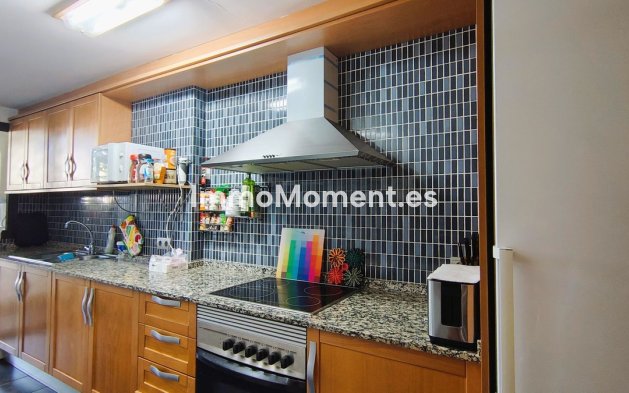 Resale - Apartment - Estepona - Selwo