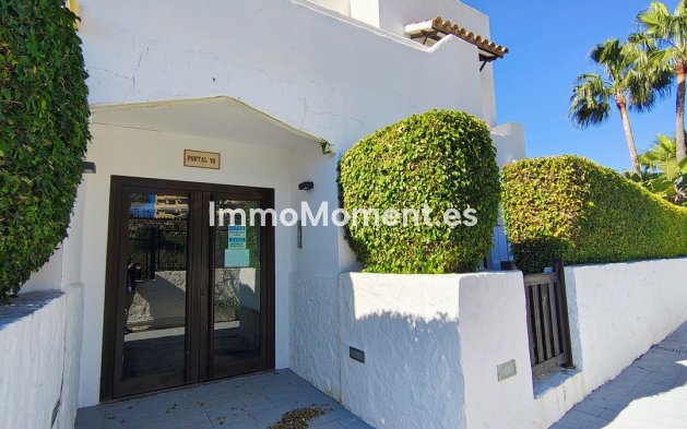Resale - Apartment - Estepona - Selwo