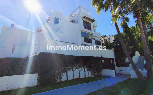 Resale - Apartment - Estepona - Selwo