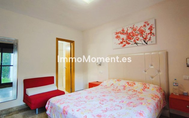 Resale - Apartment - Estepona - Selwo