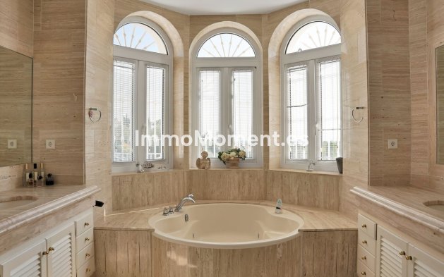 Wiederverkauf - Villa - Marbella - Nueva Andalucía