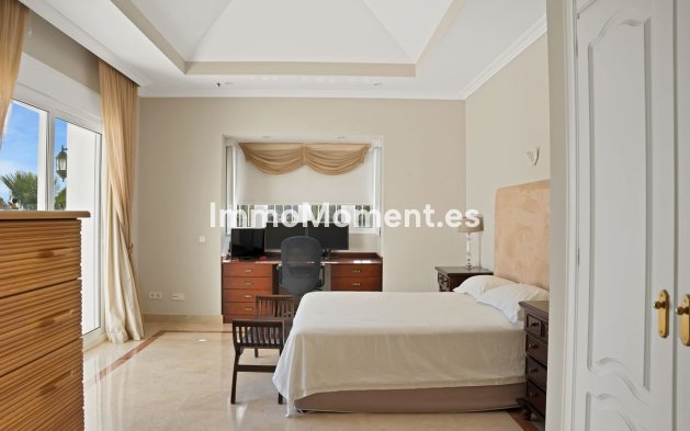 Wiederverkauf - Villa - Marbella - Nueva Andalucía