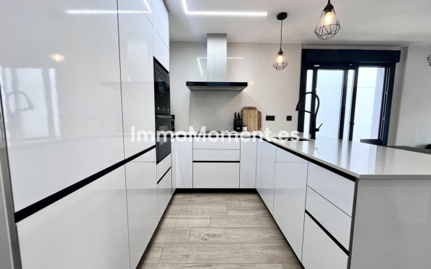 Resale - Villa - Orihuela - Punta Prima