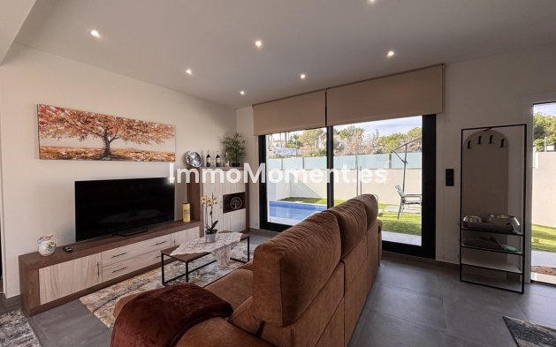 Resale - Villa - Orihuela - Villamartin