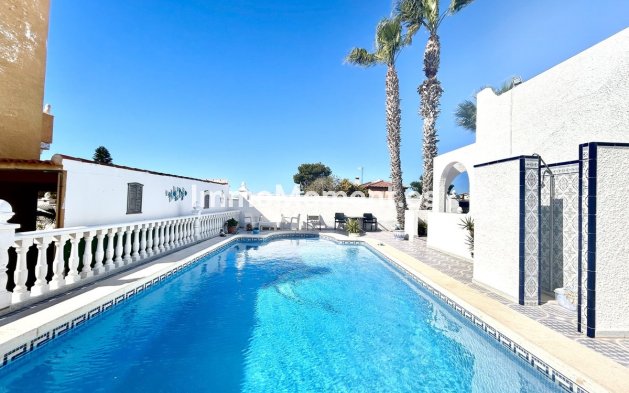 Resale - Villa - Orihuela - Villamartin