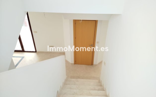 Resale - Townhouse - Casares - Doña Julia