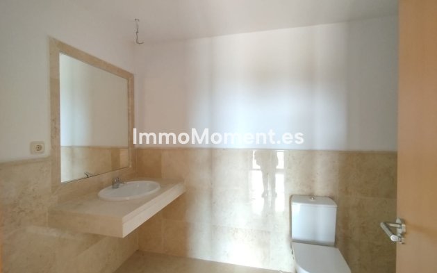 Resale - Townhouse - Casares - Doña Julia