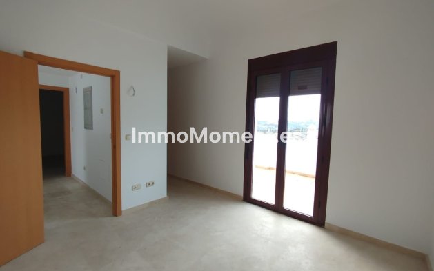Resale - Townhouse - Casares - Doña Julia