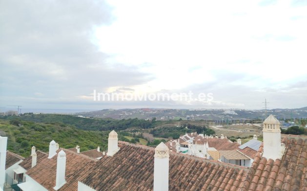 Resale - Townhouse - Casares - Doña Julia
