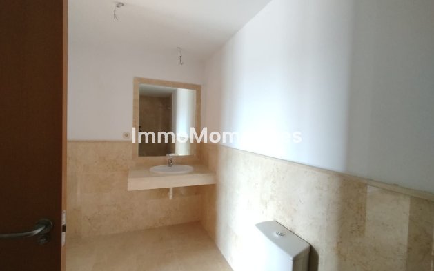 Resale - Townhouse - Casares - Doña Julia