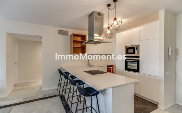 Resale - Apartment - Marbella - Puerto Banús