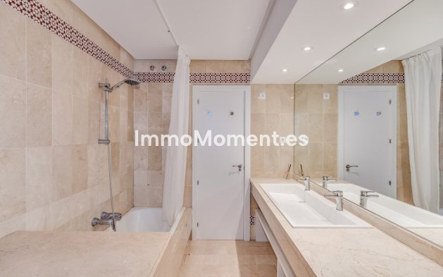 Resale - Apartment - Marbella - Puerto Banús