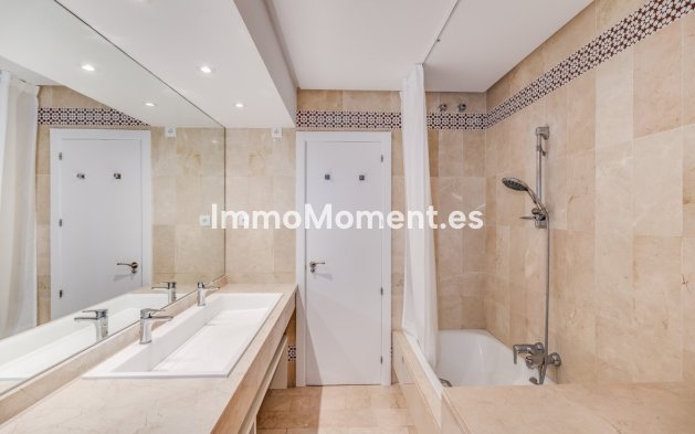 Resale - Apartment - Marbella - Puerto Banús