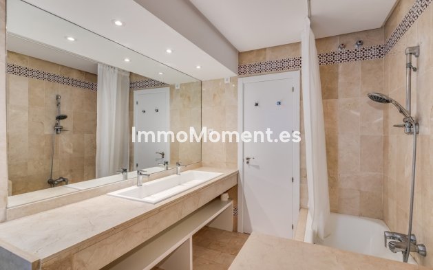 Resale - Apartment - Marbella - Puerto Banús