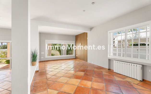 Resale - Villa - Marbella - Marbesa