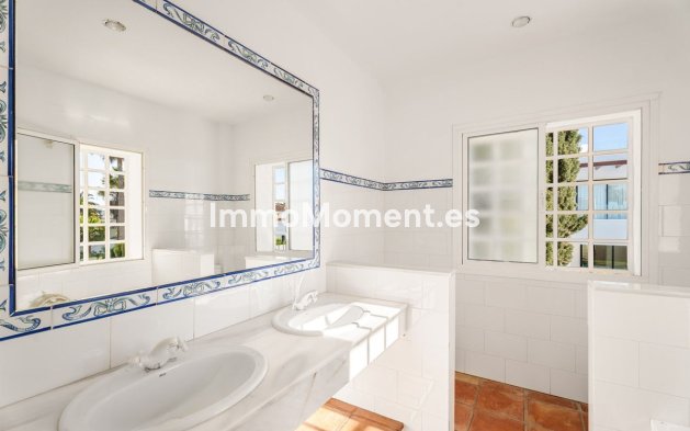 Resale - Villa - Marbella - Marbesa