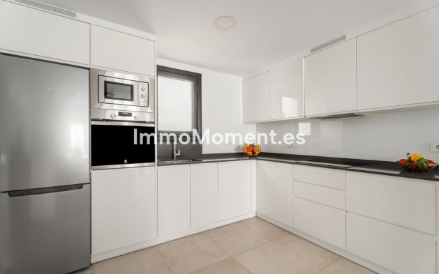 Resale - Apartment - Marbella - Puerto Banús
