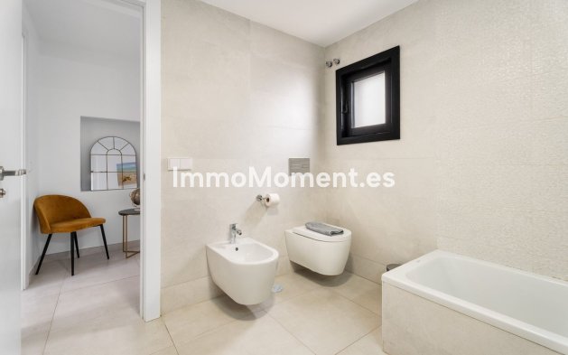Resale - Apartment - Marbella - Puerto Banús