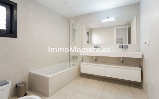 Resale - Apartment - Marbella - Puerto Banús