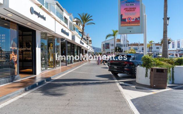 Resale - Apartment - Marbella - Puerto Banús