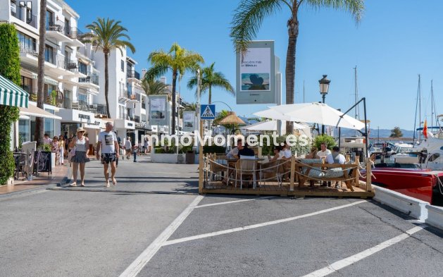 Resale - Apartment - Marbella - Puerto Banús