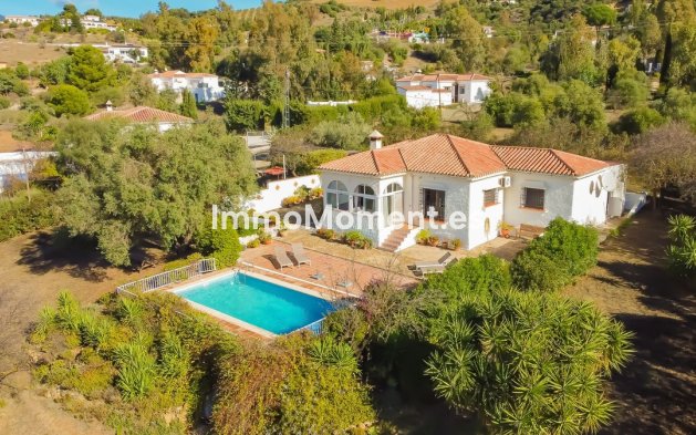 Wiederverkauf - Villa -   Inländisch - Almogía