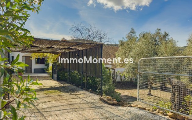 Wiederverkauf - Villa -   Inländisch - Almogía