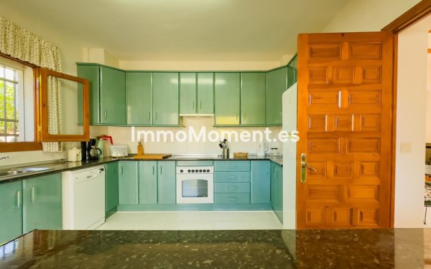 Wiederverkauf - Villa -   Inländisch - Almogía