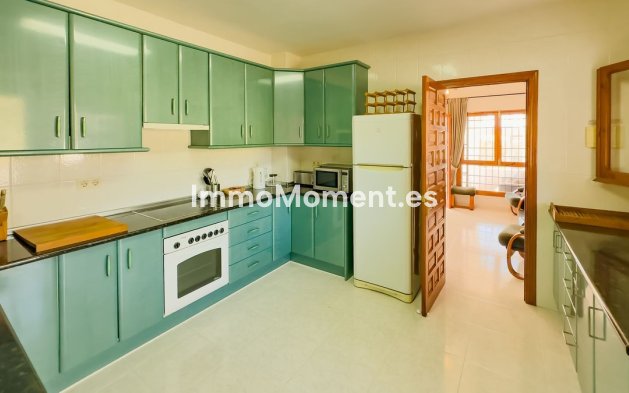 Wiederverkauf - Villa -   Inländisch - Almogía