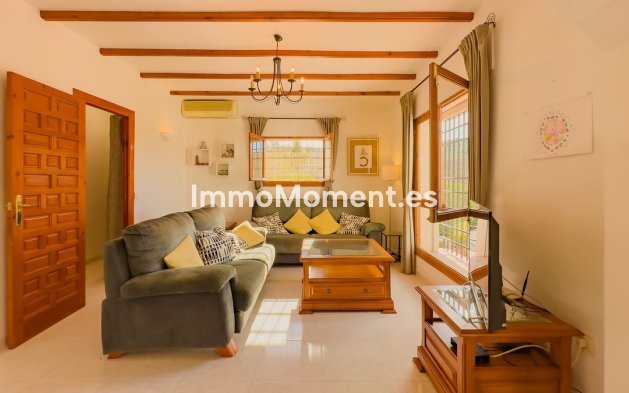 Wiederverkauf - Villa -   Inländisch - Almogía