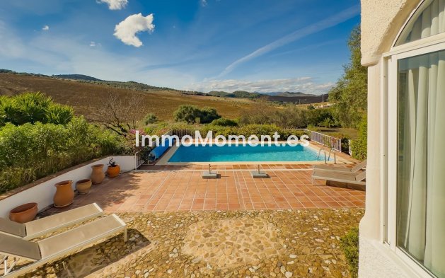 Wiederverkauf - Villa -   Inländisch - Almogía