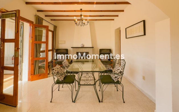 Wiederverkauf - Villa -   Inländisch - Almogía